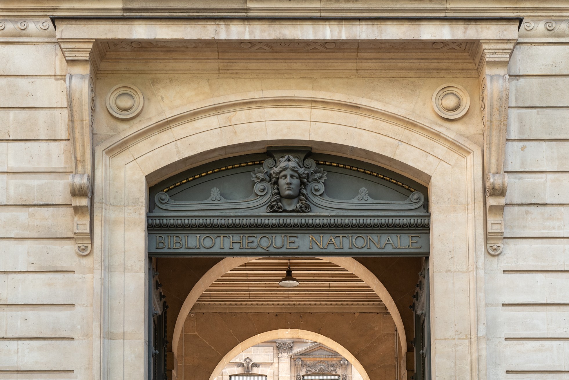 la façade de la BnF